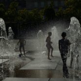 Children water fountain heat wave Spain