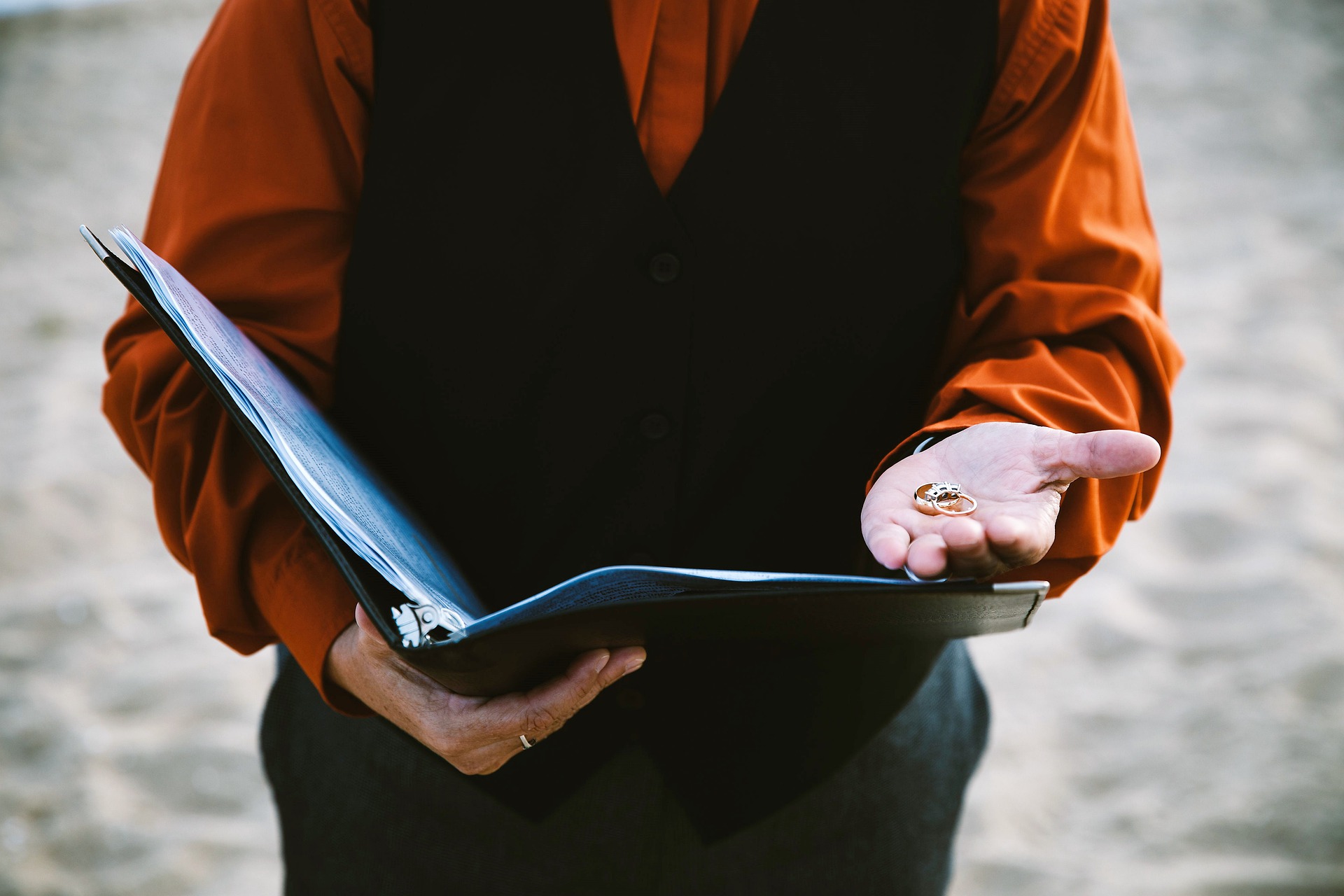 Internet-ordained ministers argue against Tennessee ban on solemnizing  marriages | Courthouse News Service