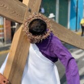 Nazareno carrying cross