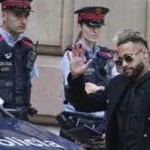 Neymar waves after arriving at a Spanish court.