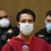Scott Peterson wears a mask during a court hearing.