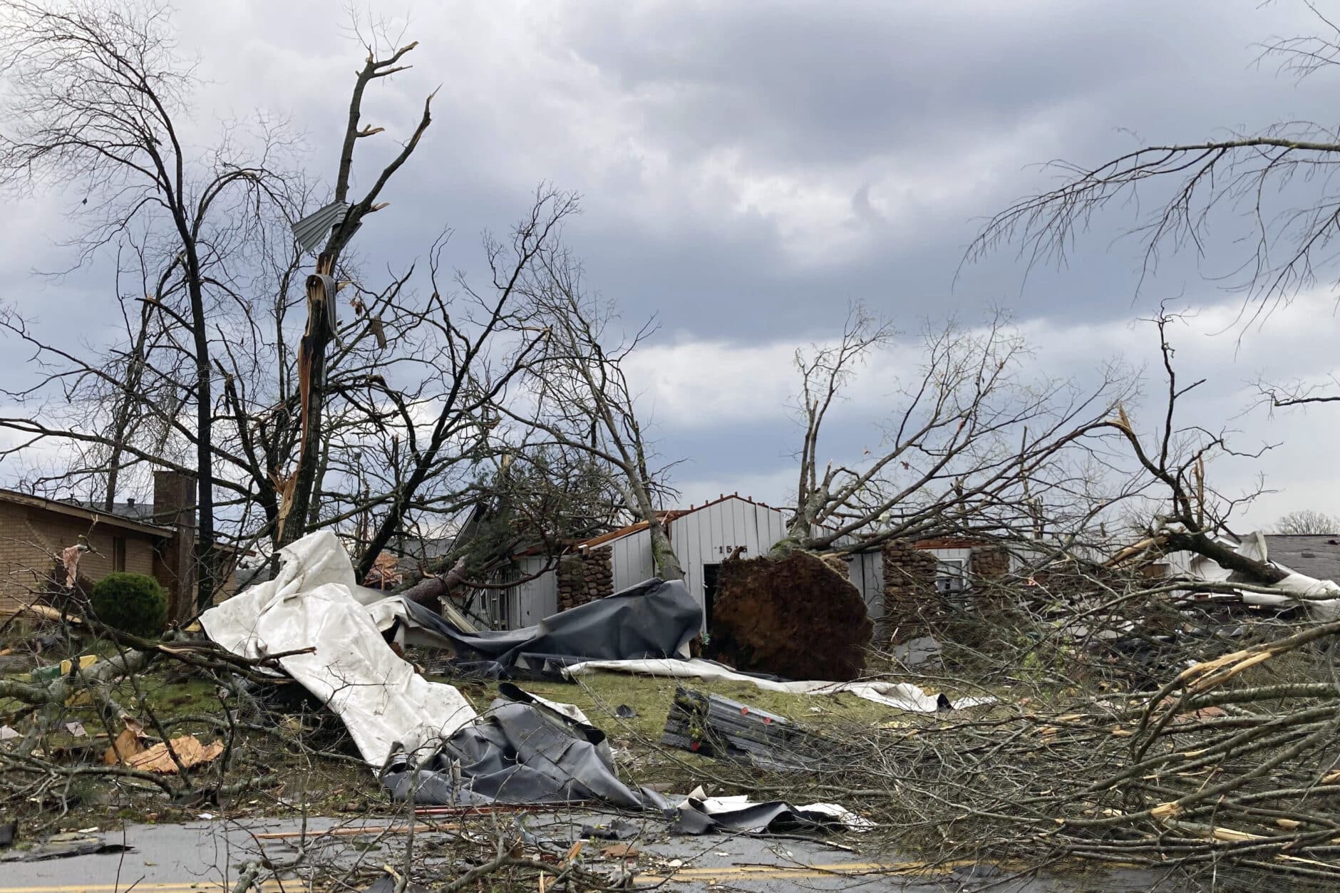 Tornados slam Arkansas, shredding rooftops and tossing cars
