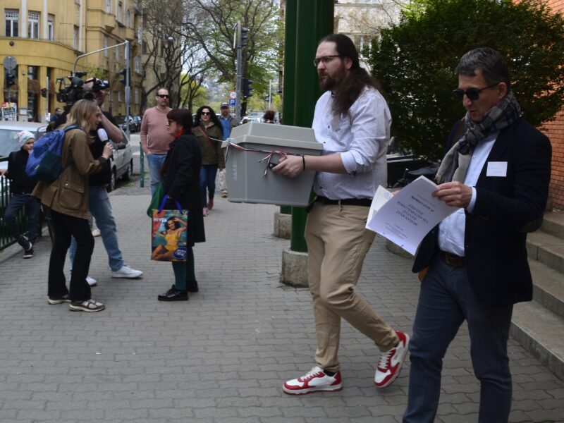 Budapest poll workers